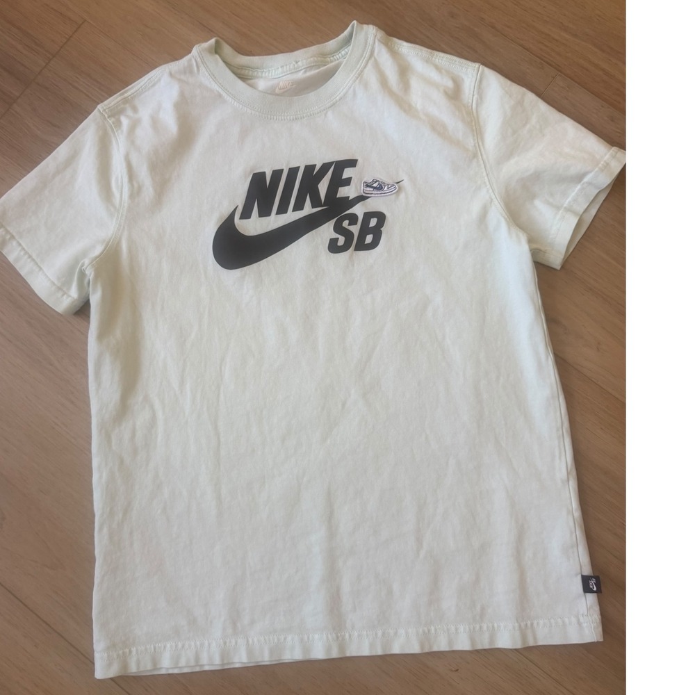 Nike SB Boys Graphic T-Shirt Pale Mint Green Loose Fit Sneaker Patch Size M